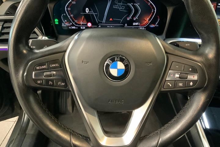 Grå BMW 320d fra 2019