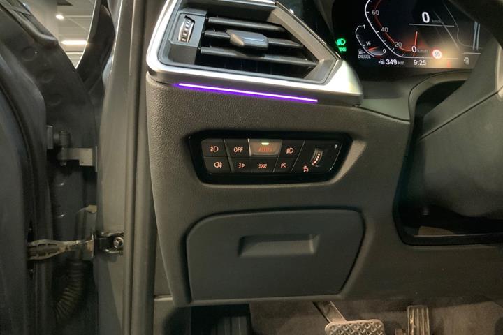 Grå BMW 320d fra 2019