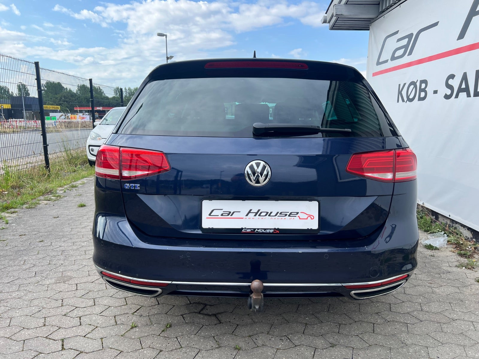 Blå VW Passat fra 2017