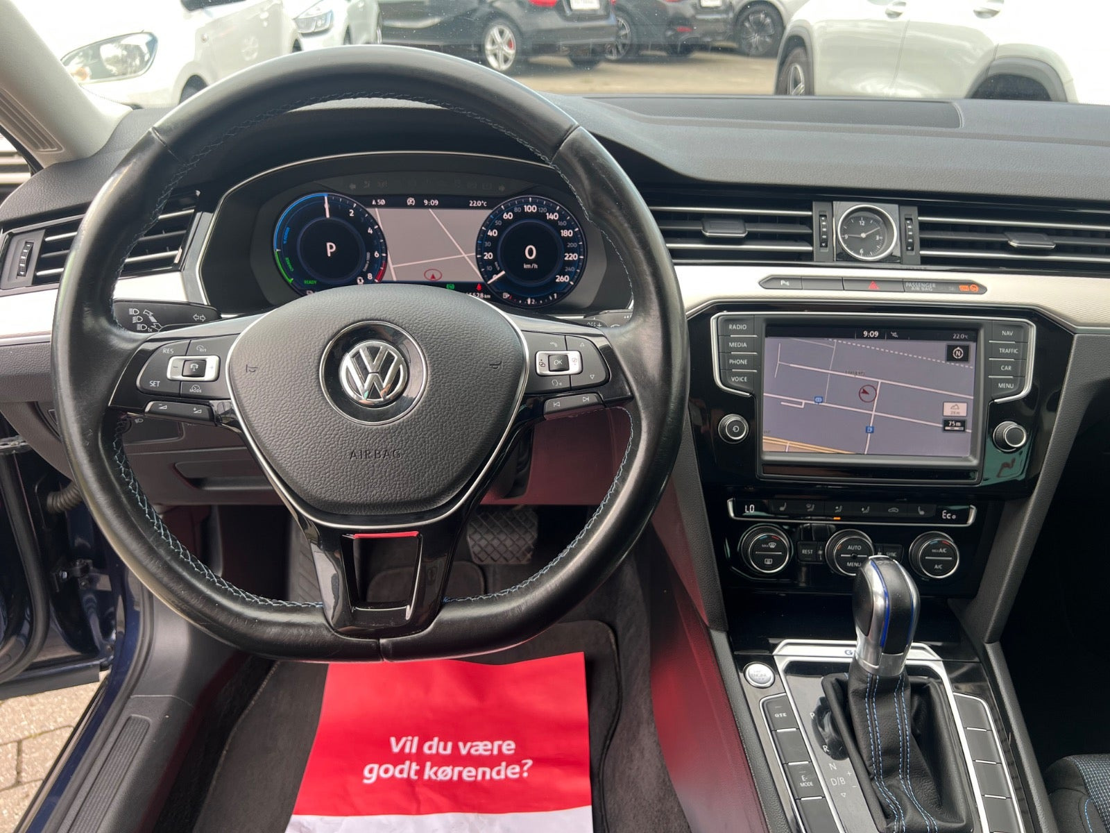 Blå VW Passat fra 2017
