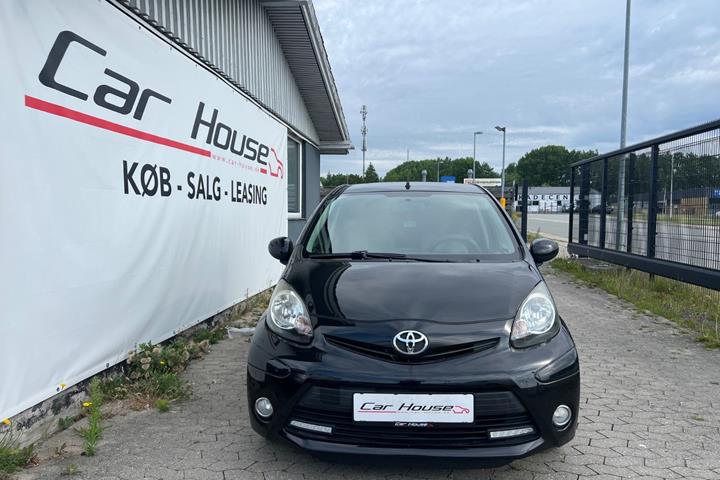 Sort Toyota Aygo fra 2012