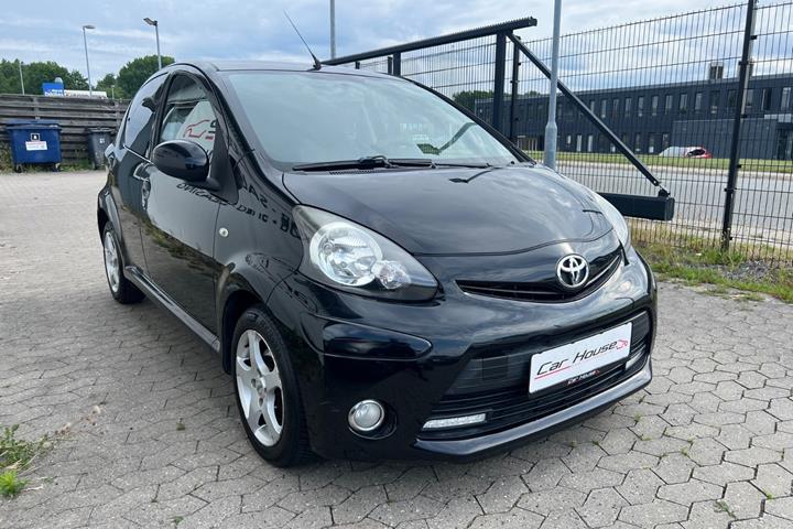 Sort Toyota Aygo fra 2012