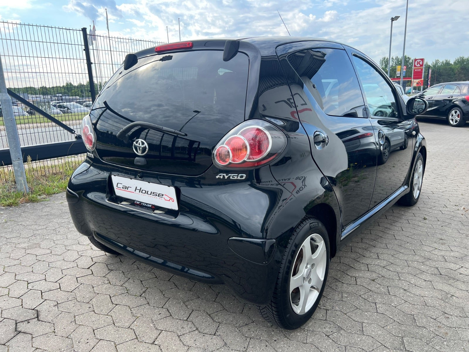 Sort Toyota Aygo fra 2012