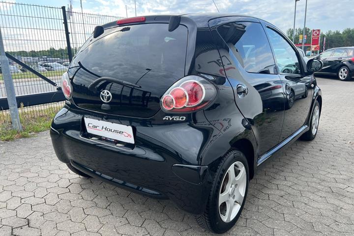 Sort Toyota Aygo fra 2012