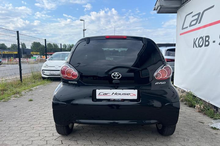 Sort Toyota Aygo fra 2012