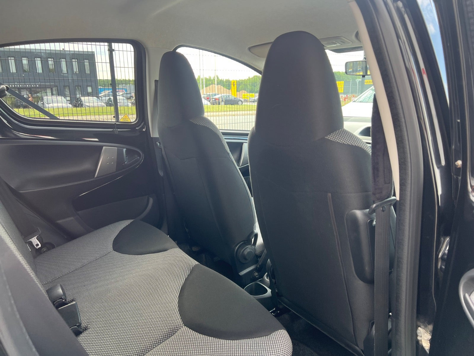 Sort Toyota Aygo fra 2012