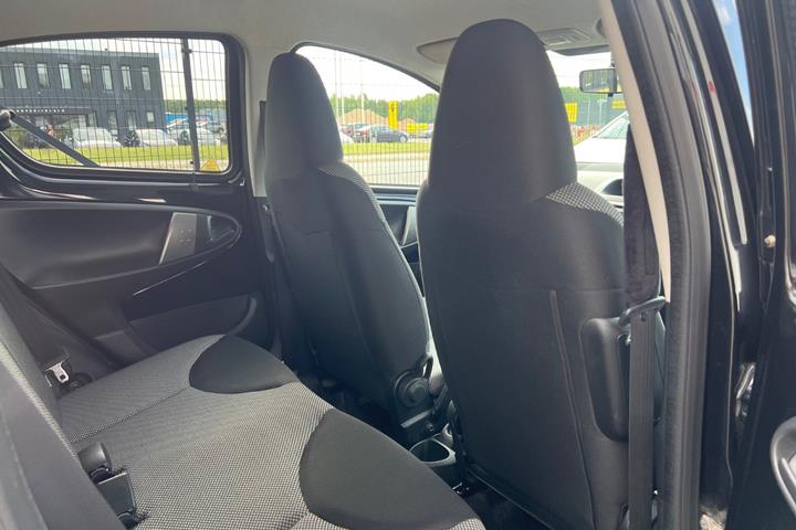 Sort Toyota Aygo fra 2012