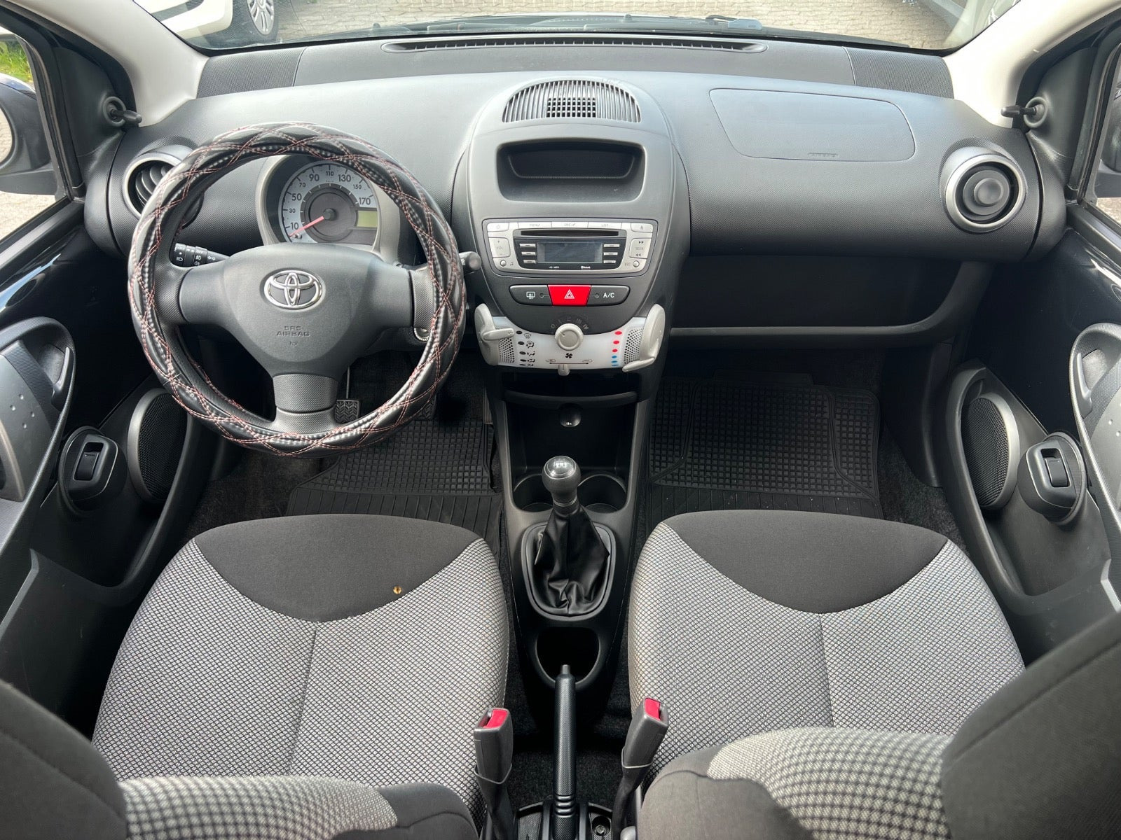 Sort Toyota Aygo fra 2012