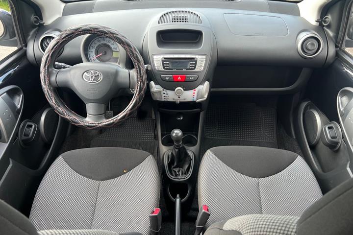 Sort Toyota Aygo fra 2012