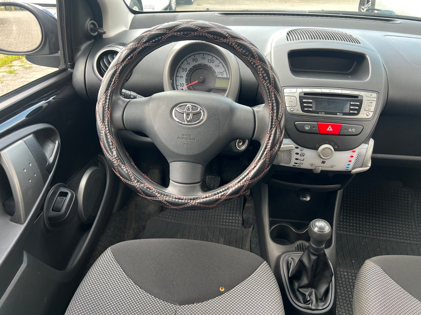 Sort Toyota Aygo fra 2012