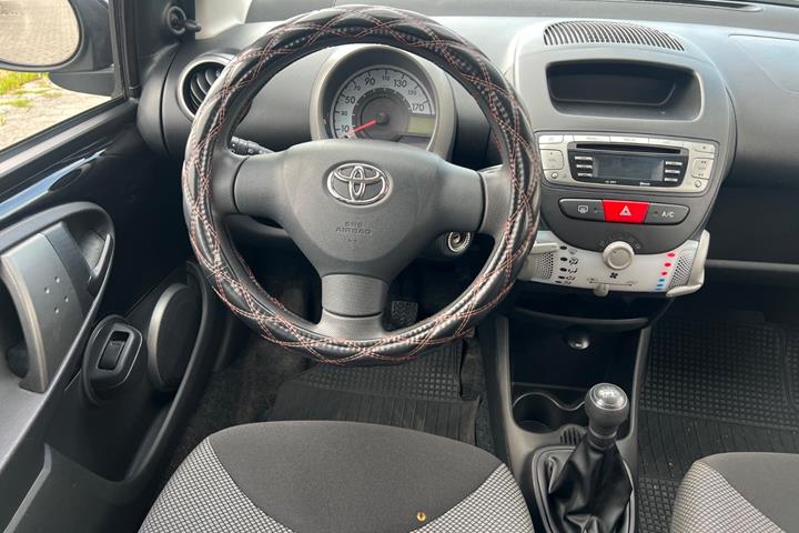 Sort Toyota Aygo fra 2012