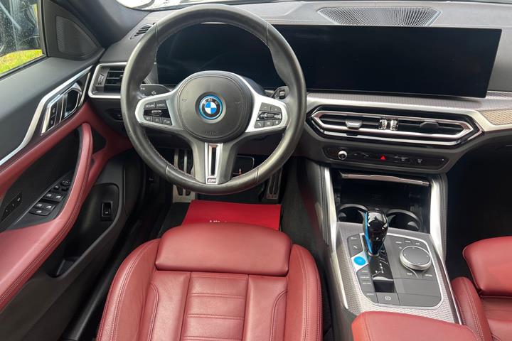 Grå BMW i4 fra 2022