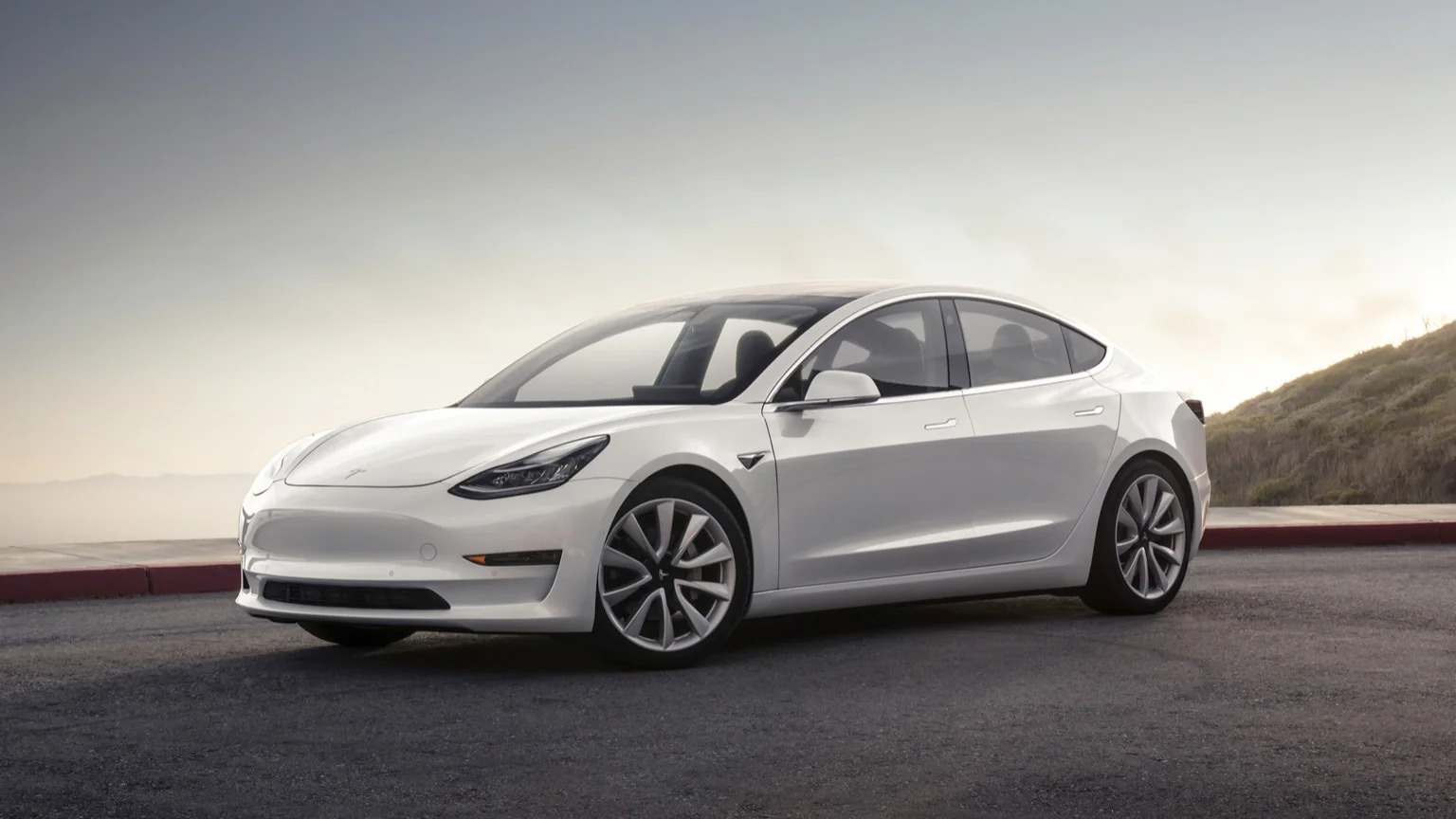 Hvid Tesla Model 3 fra 2019