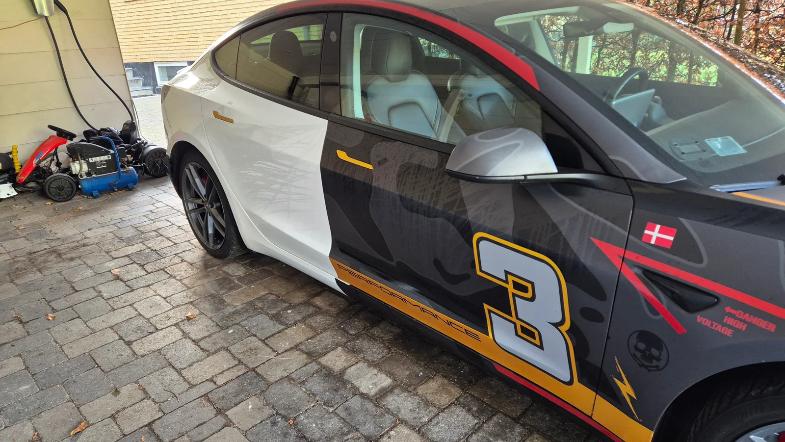 Hvid Tesla Model 3 fra 2019