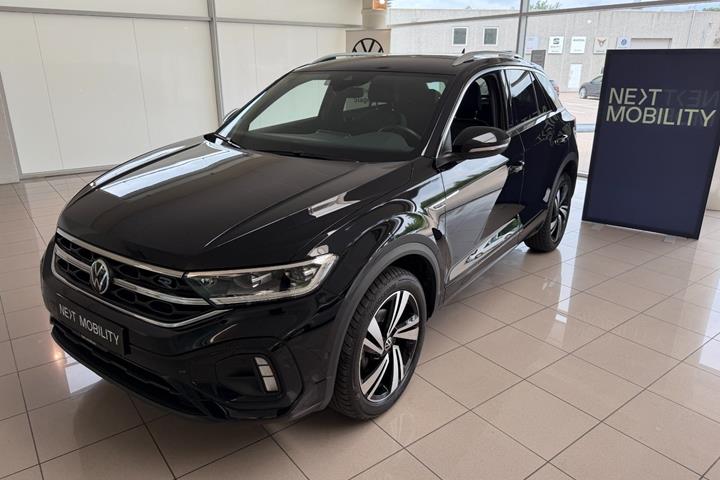 Sort VW T-Roc fra 2025 set udefra