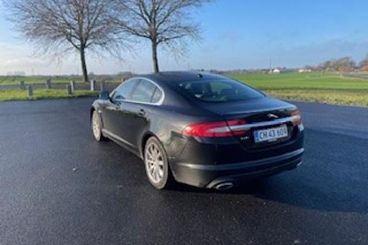 Sort Jaguar XF fra 2012