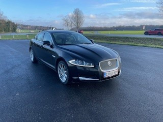 Sort Jaguar XF fra 2012