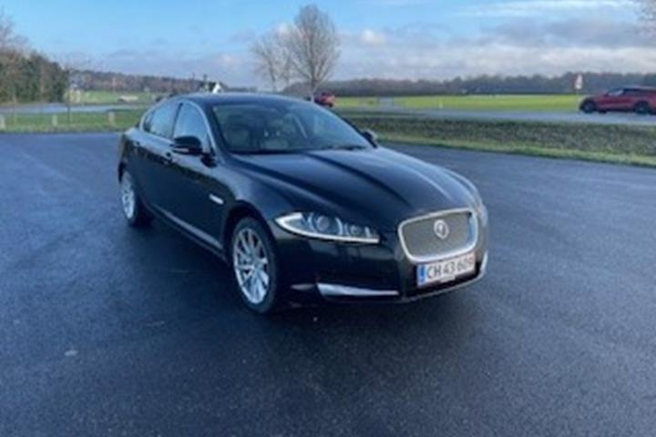 Sort Jaguar XF fra 2012