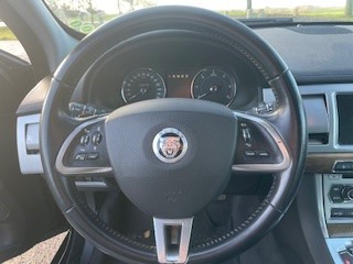 Sort Jaguar XF fra 2012