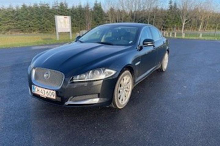 Sort Jaguar XF fra 2012