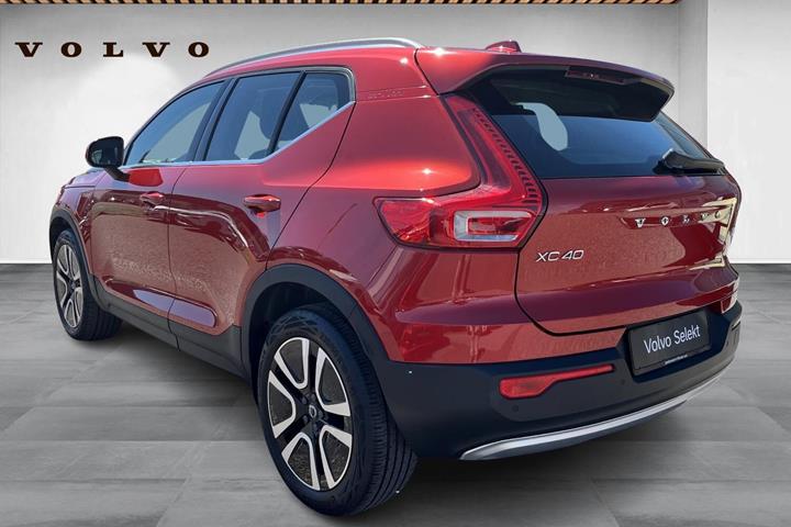 Rød Volvo XC40 fra 2020
