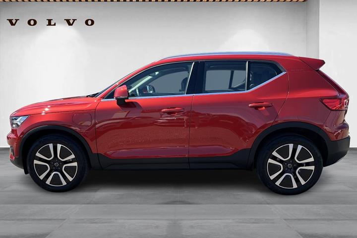 Rød Volvo XC40 fra 2020