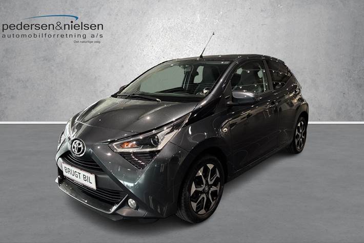 Grå Toyota Aygo fra 2021