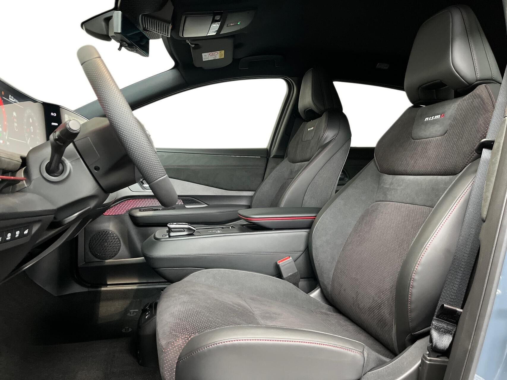 Grå Nissan Ariya fra 2026