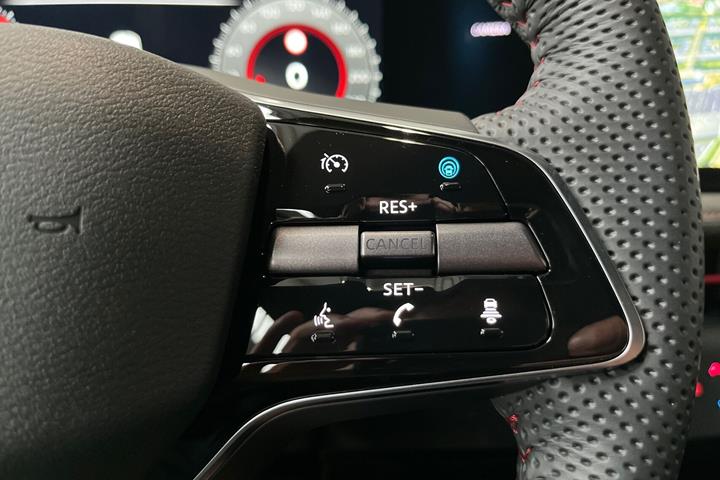 Grå Nissan Ariya fra 2026