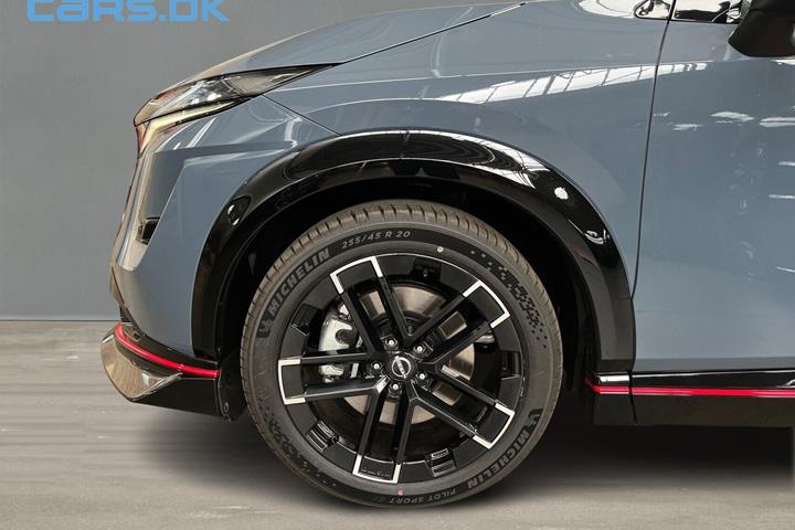 Grå Nissan Ariya fra 2026