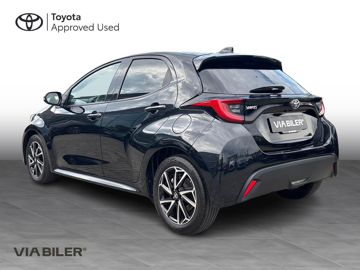 Sort Toyota Yaris fra 2025