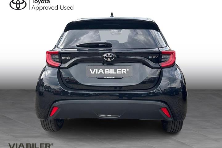 Sort Toyota Yaris fra 2025