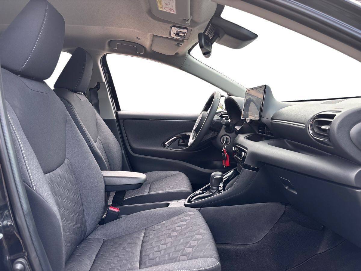 Sort Toyota Yaris fra 2025