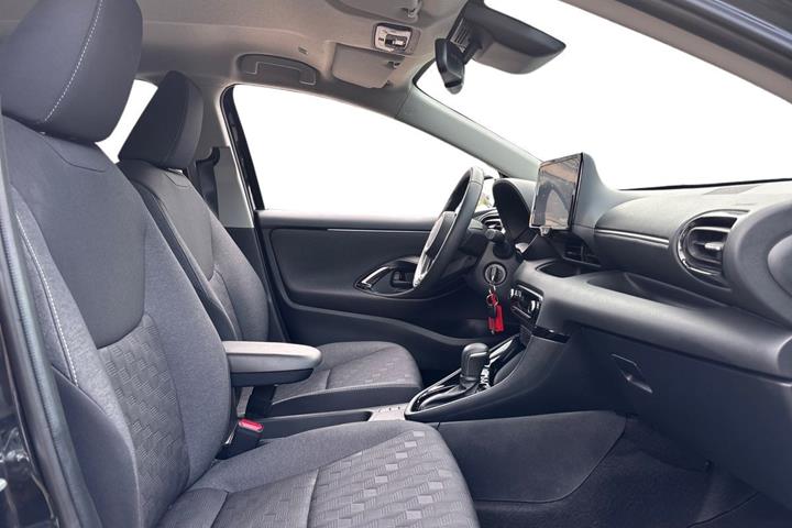 Sort Toyota Yaris fra 2025