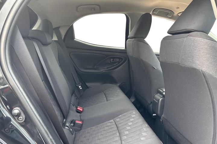 Sort Toyota Yaris fra 2025
