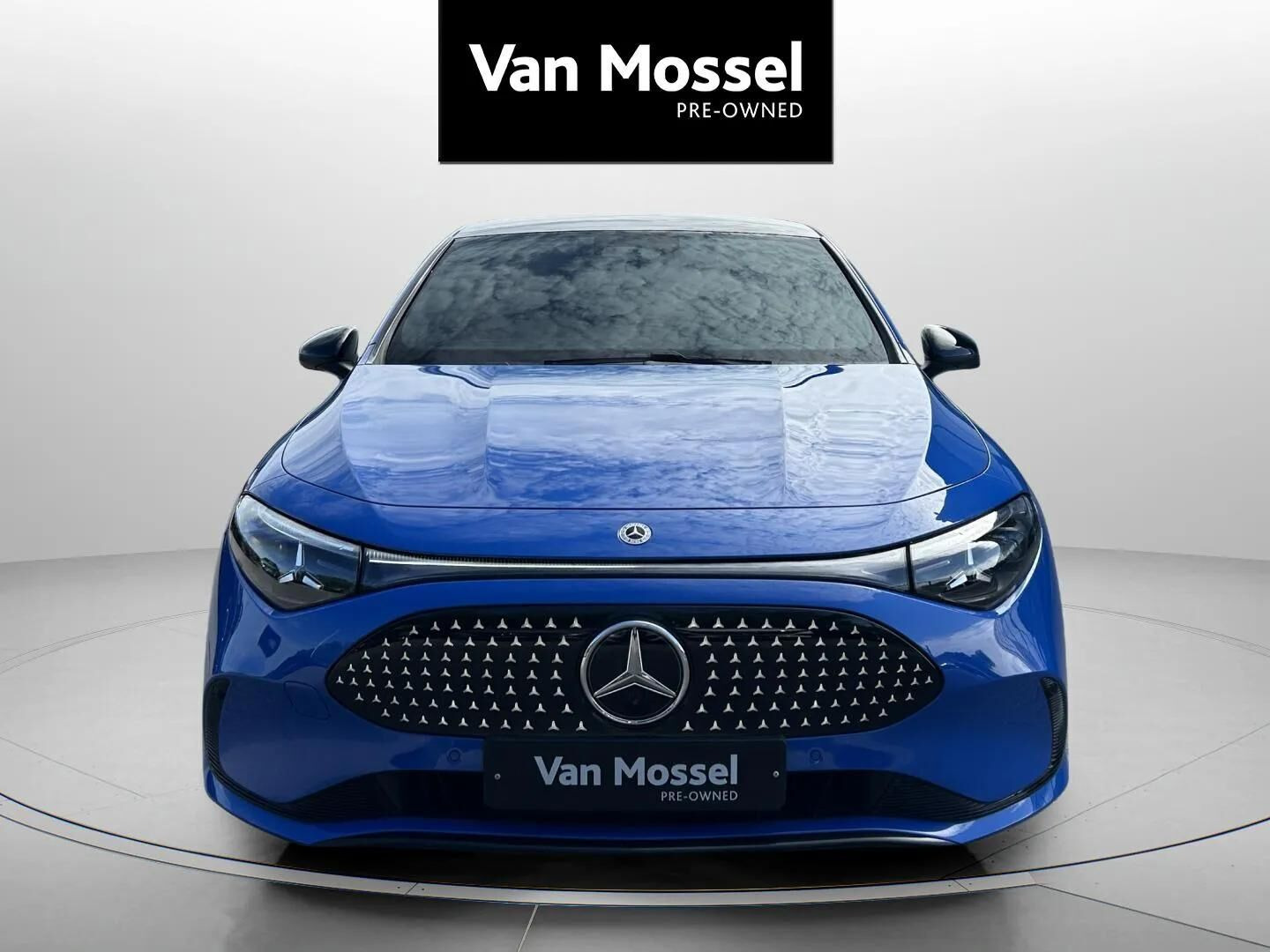 Blå Mercedes CLA250+ fra 2025