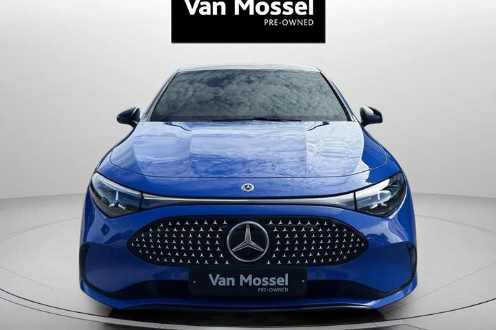 Blå Mercedes CLA250+ fra 2025