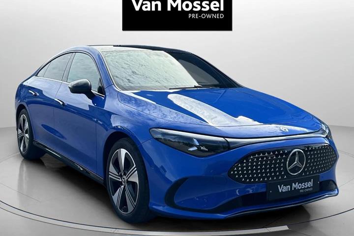 Blå Mercedes CLA250+ fra 2025