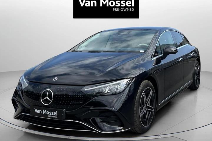 Sort Mercedes EQE 350+ fra 2025 set udefra