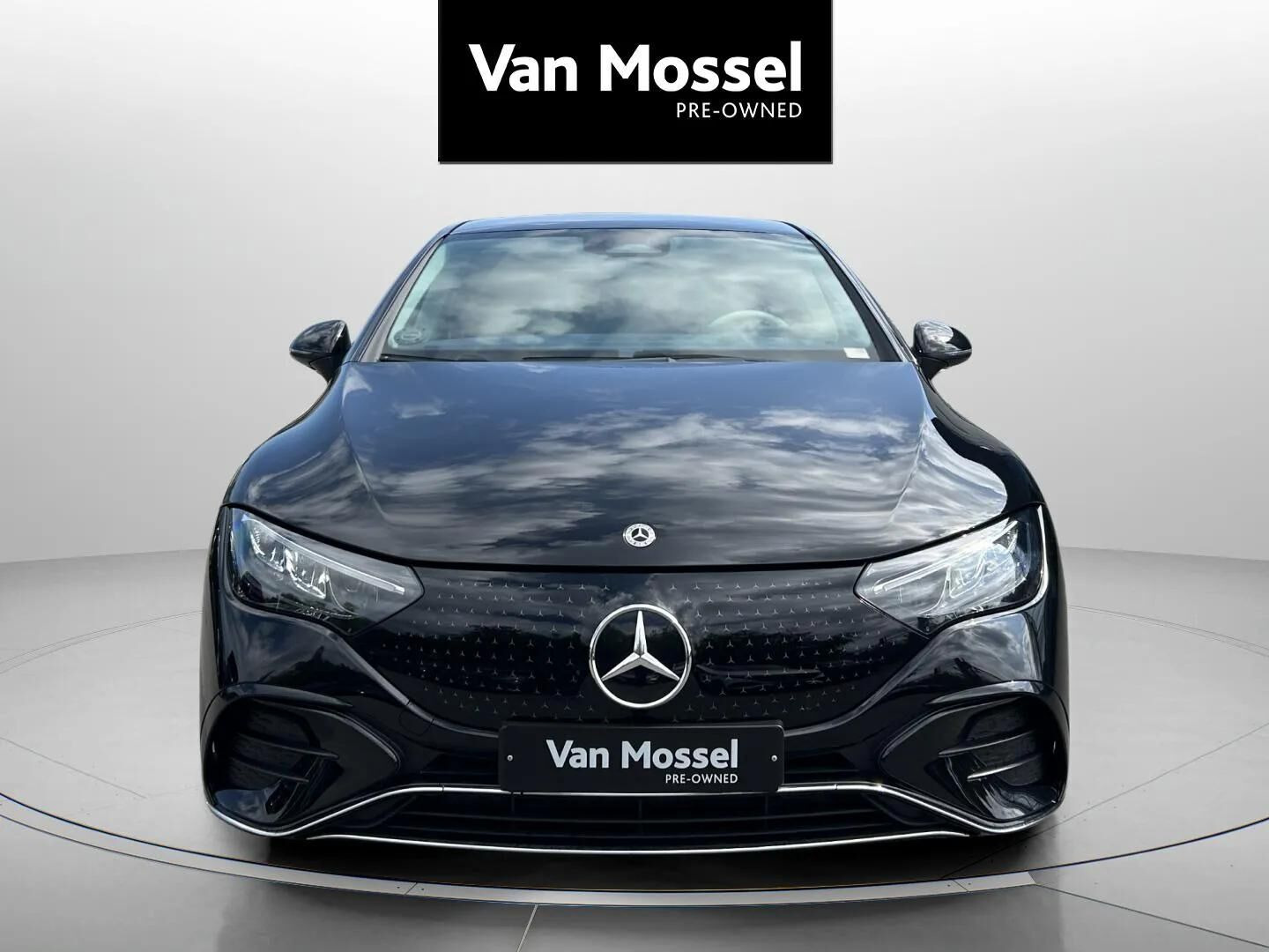 Sort Mercedes EQE 350+ fra 2025