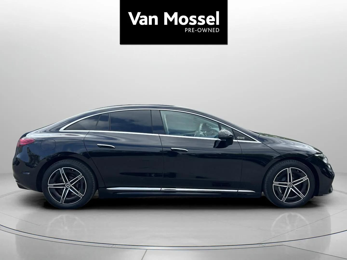 Sort Mercedes EQE 350+ fra 2025