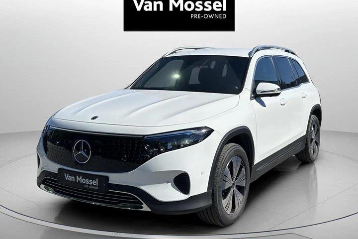Hvid Mercedes EQB 250+ fra 2025 set udefra