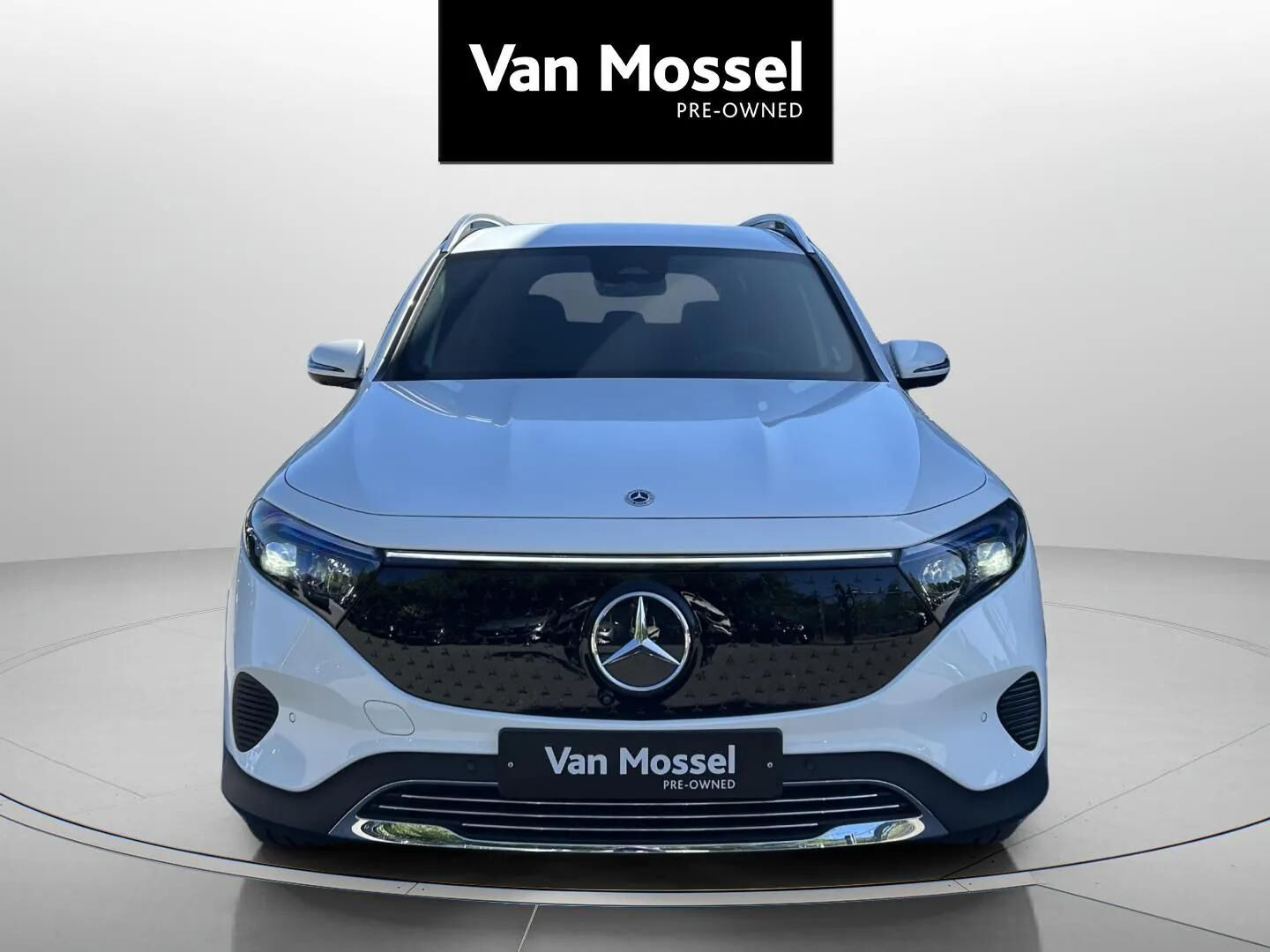 Hvid Mercedes EQB 250+ fra 2025