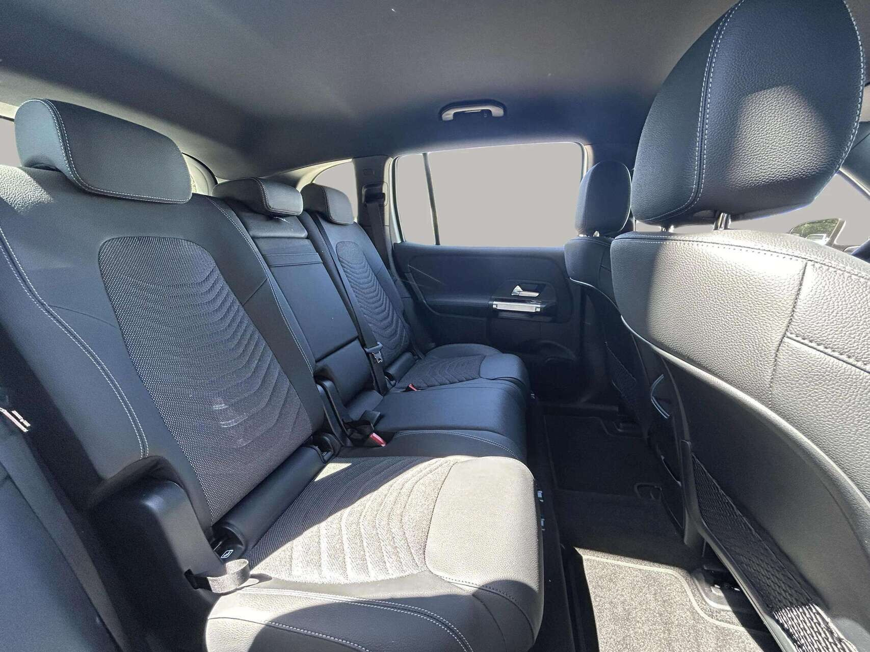 Hvid Mercedes EQB 250+ fra 2025