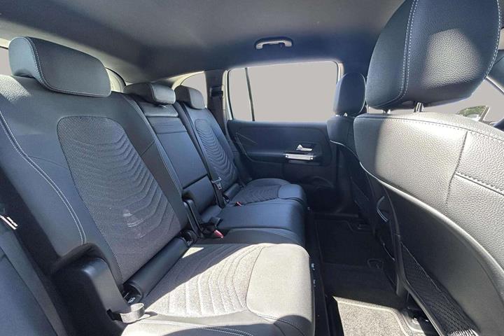 Hvid Mercedes EQB 250+ fra 2025