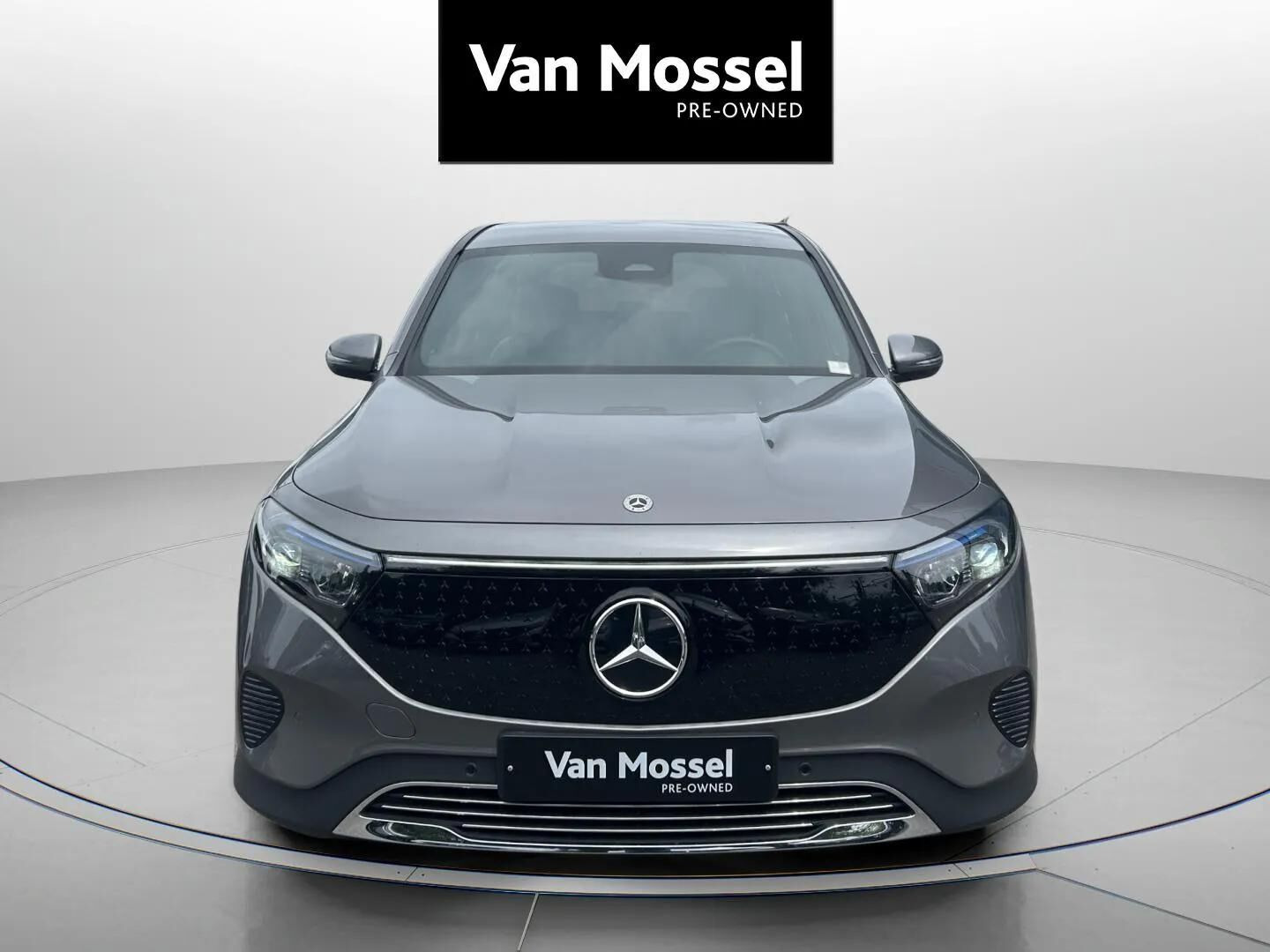 Grå Mercedes EQB 250+ fra 2025