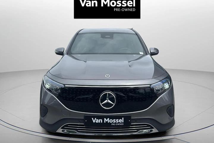 Grå Mercedes EQB 250+ fra 2025