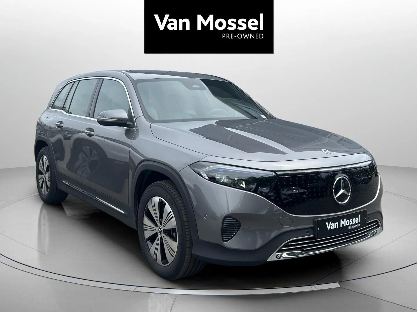Grå Mercedes EQB 250+ fra 2025