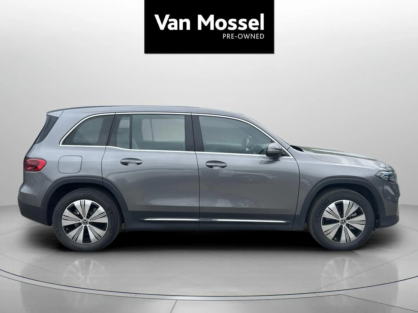 Grå Mercedes EQB 250+ fra 2025