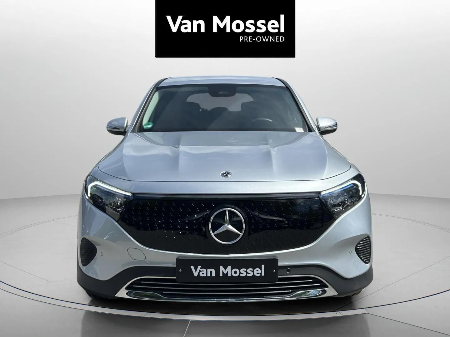 Sølv Mercedes EQB 250+ fra 2025